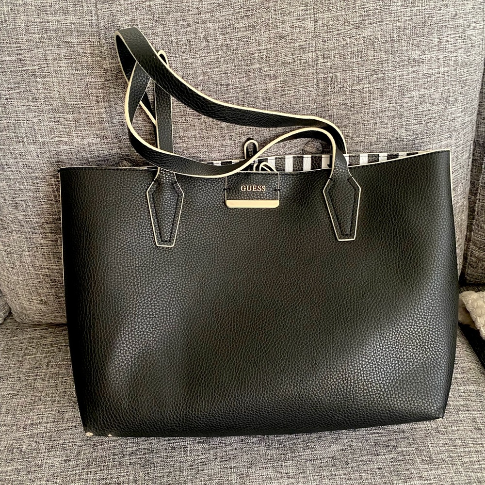 Guess shoulder beg